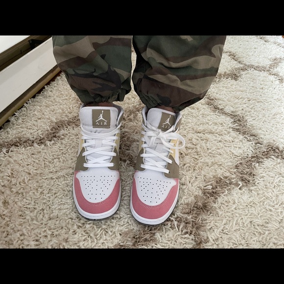 Camo Cargo Pants, size Medium, no damage. - Picture 3 of 4